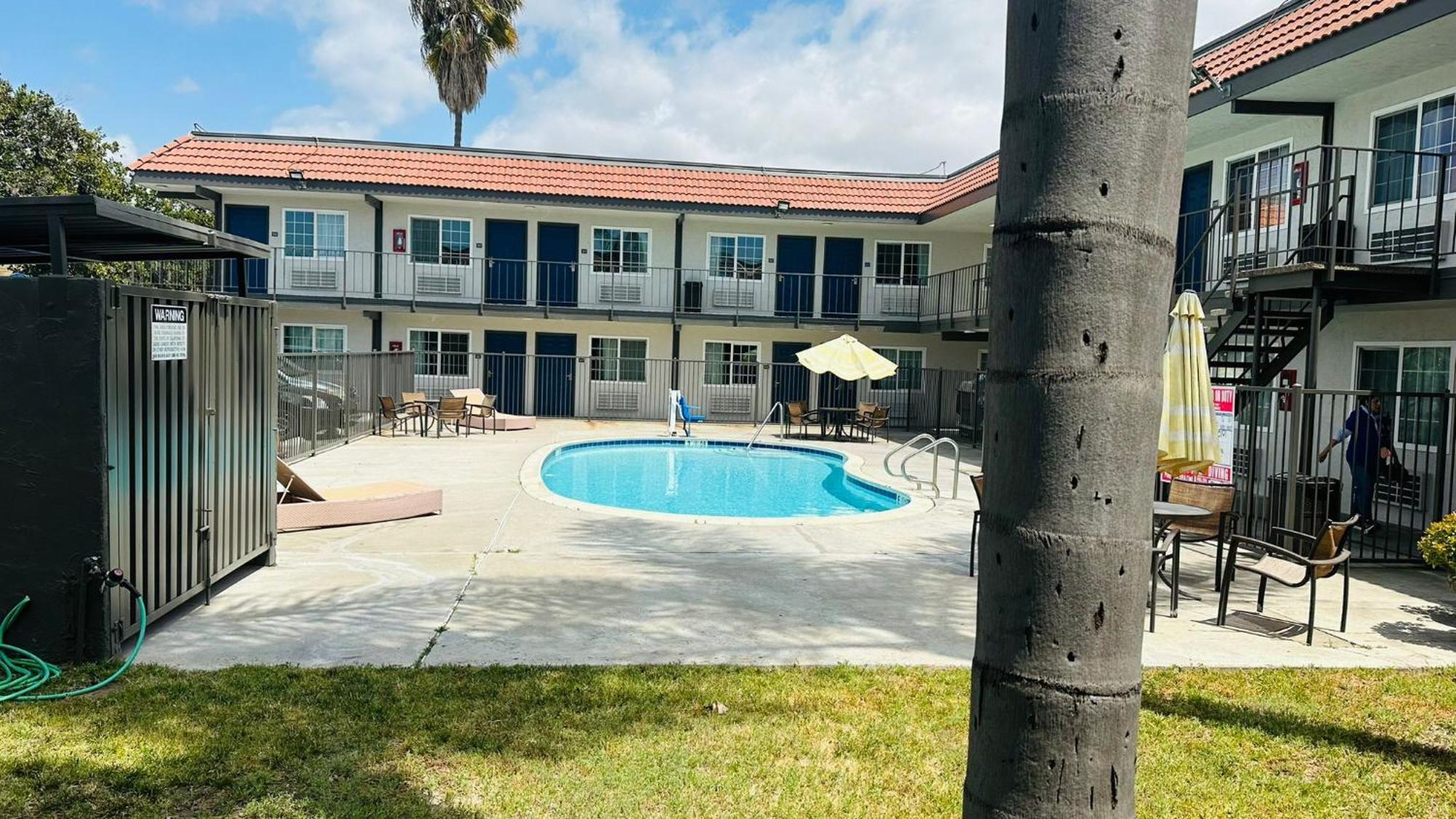 Studio 6 Suites San Ysidro Ca San Diego South Bay Exterior foto